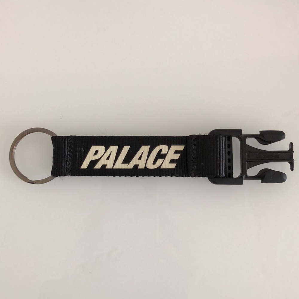 PALACE Key chain - Picture 2 of 2